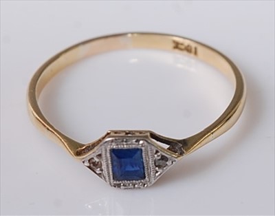 Lot 391 - An Art Deco 18ct gold blue sapphire dress ring,...