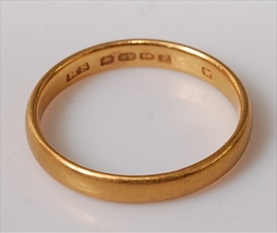 Lot 398 - A 22ct gold wedding band, 4.5g, size R