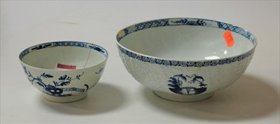 Lot 177 - An 18th century Lowestoft porcelain bowl, the...
