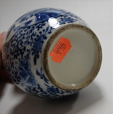 Lot 194 - A Chinese blue and white double-gourd vase,...