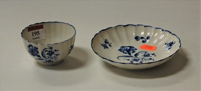 Lot 195 - An 18th century Worcester porcelain tea bowl...