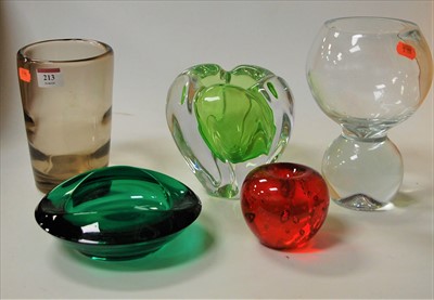 Lot 213 - A collection of studio glassware, to include...