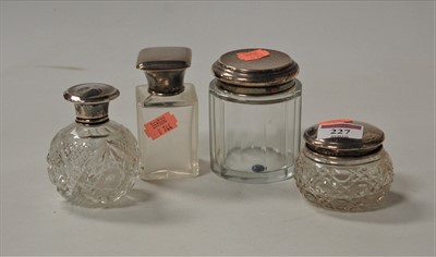 Lot 227 - A George V scent bottle, having a cut glass...