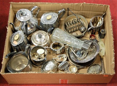 Lot 253 - A box of miscellaneous metalware, to include...