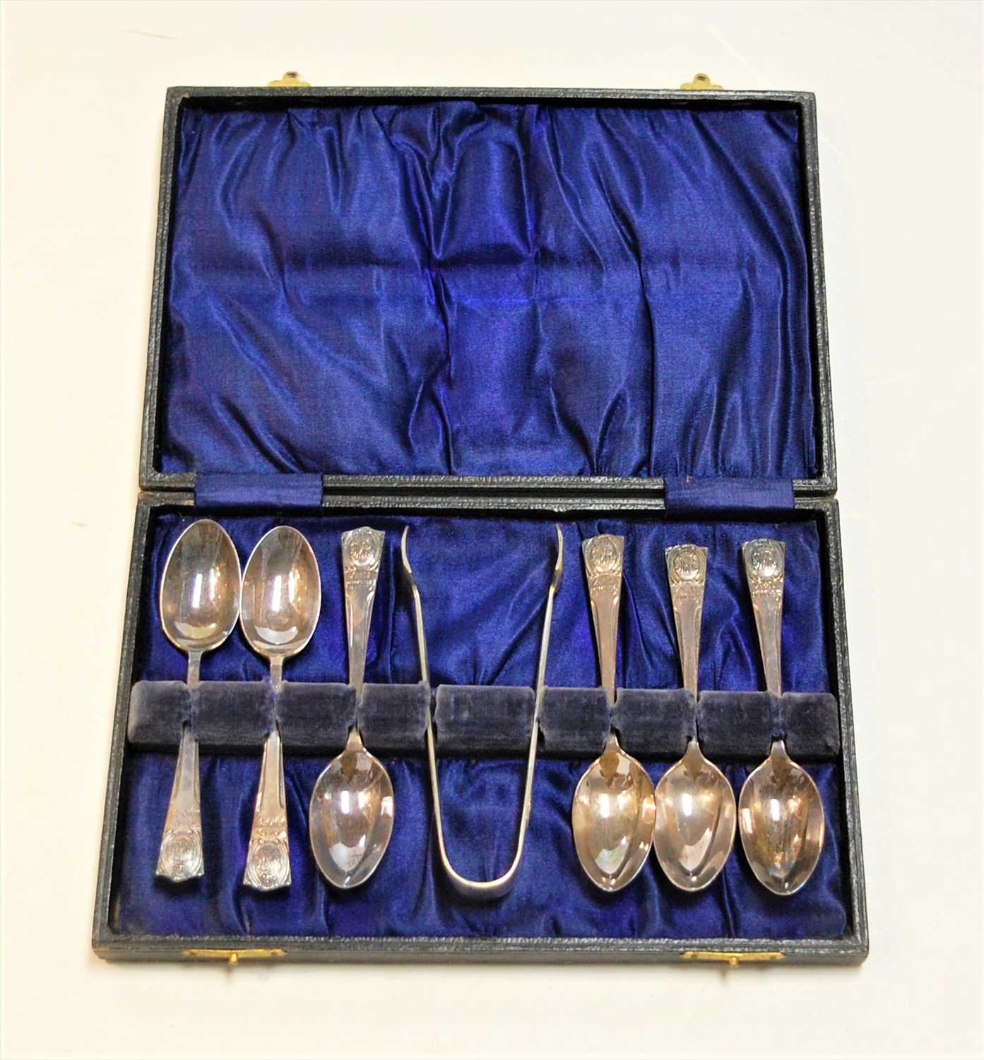 Lot 284 - A set of six mid-20th century silver teaspoons,...