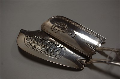 Lot 287 - A George III silver fish slice, having a spade...