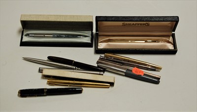 Lot 316 - A collection of fountain and ballpoint pens to...