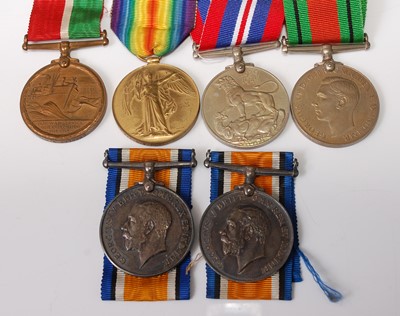 Lot 192 - A WW I British War and Victory duo