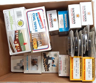 Lot 1051 - Boxed American H0 items, Bachman 10x track...