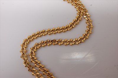 Lot 2195 - An 18ct yellow gold fancy curblink necklet,...