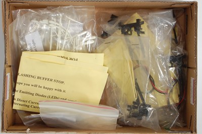 Lot 1007 - Seven constant/flashing buffer stops (M); 20x...