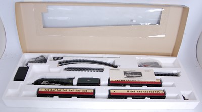 Lot 1012 - Hornby 'The Mighty Mallard' set R542...