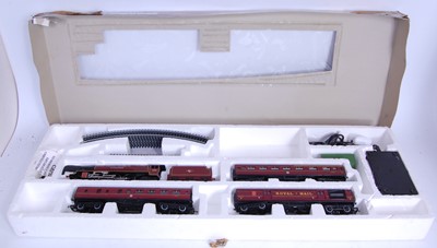 Lot 1013 - Hornby 'Night Mail Express' set R758...