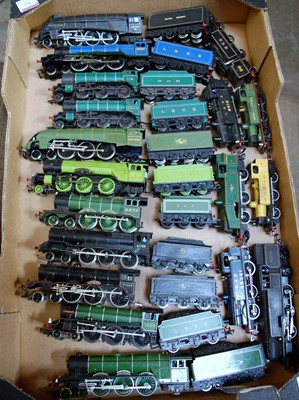 Lot 921 - Large tray containing 18 tank and tender locos,...