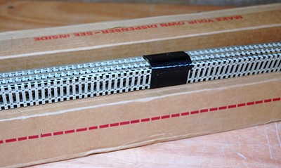 Lot 1035 - Quantity of N/S Peco track, examples include...