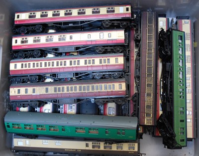 Lot 1064 - 16 corridor coaches by Airfix, Mainline, Lima...