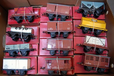 Lot 400 - A large tray containing 12 post-war Hornby...