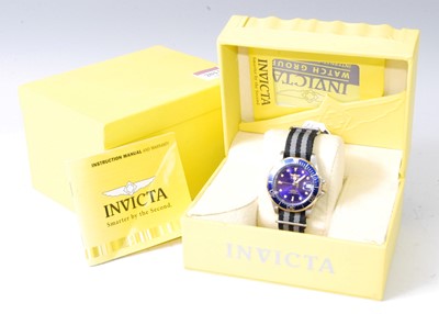 Lot 2011 - A gent's Invicta steel cased automatic...