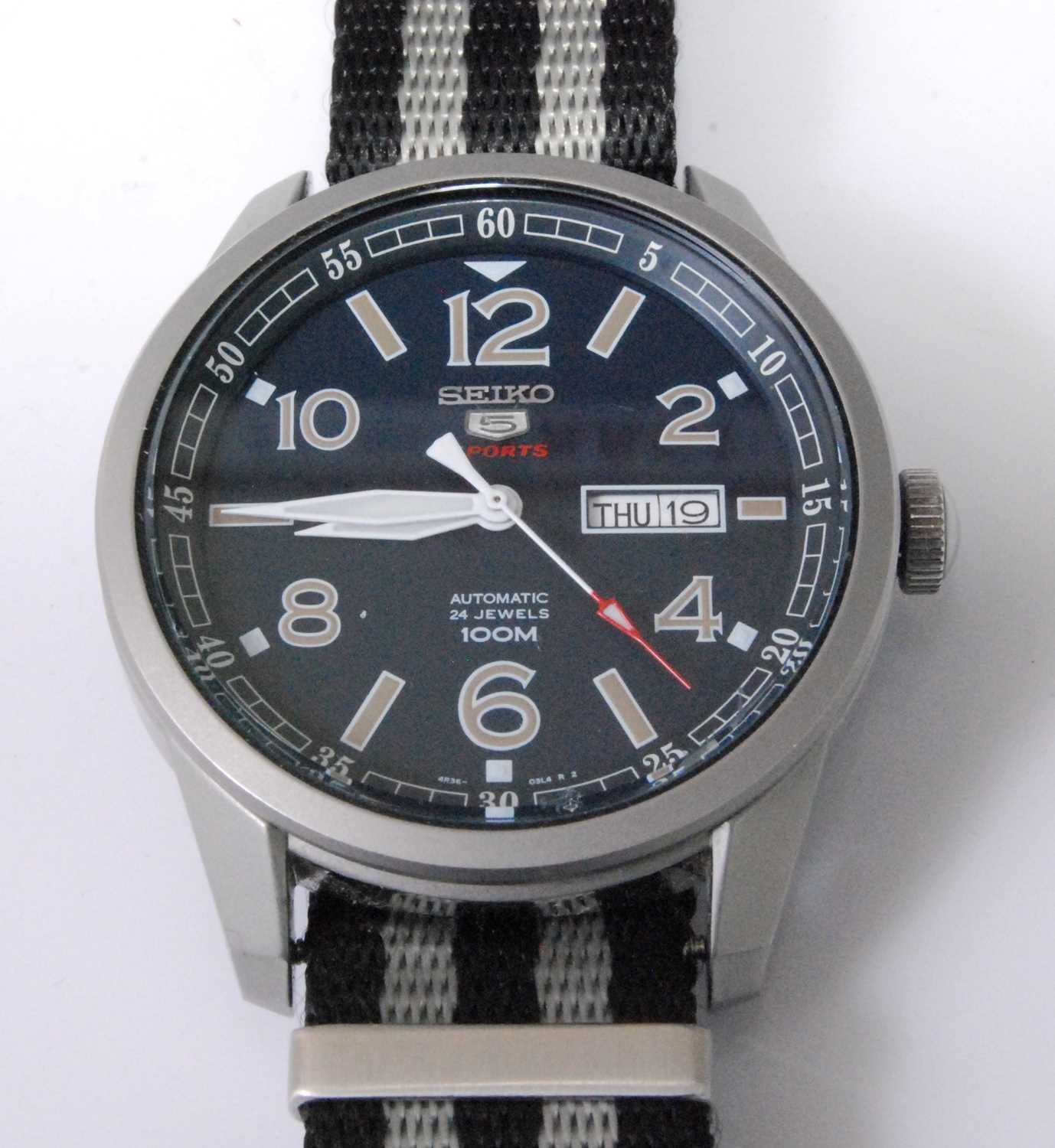 Lot 2029 - A gent's Seiko 5 Sports steel cased automatic...