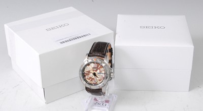 Lot 2033 - A gent's Seiko 5 Sports steel cased automatic...