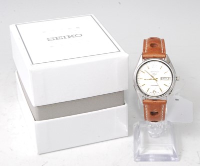 Lot 2034 - A gent's Seiko 5 Sports steel cased automatic...