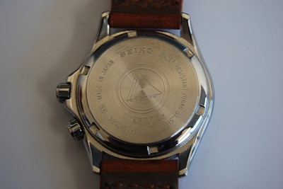 Lot 2035 - A gent's Seiko steel cased automatic...