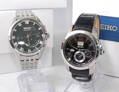Lot 2063 - A gent's Seiko kinetic steel cased wristwatch,...