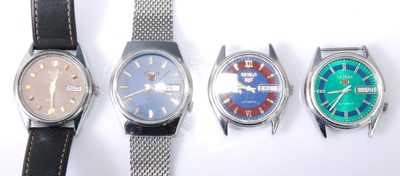 Lot 2064 - A Seiko 5 Sports gent's steel cased automatic...