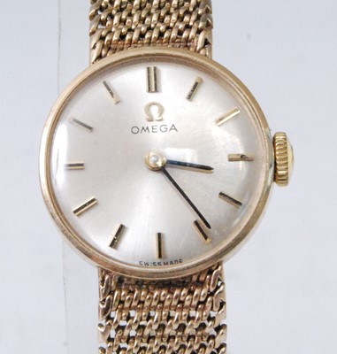 Lot 2093 - A lady's Omega 9ct gold cased manual wind...