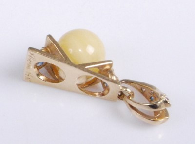 Lot 2089 - A modern 14ct gold, faux pearl and synthetic...