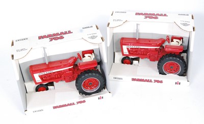 Lot 1285 - An Ertl 1:16 scale large diecast tractor group,...