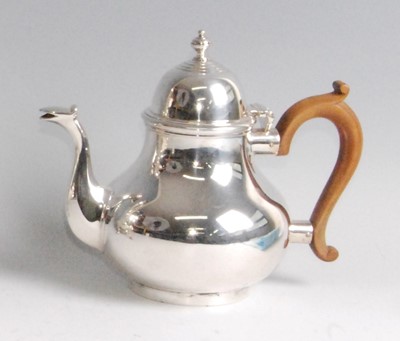 Lot 1094 - An Edwardian silver bachelors coffee pot,...