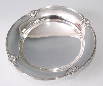 Lot 1099 - A George V silver footed bowl, of shaped...