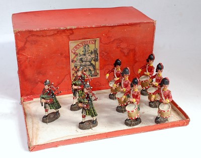 Lot 1283 - A boxed Elastolin 9 piece Highlanders Bandsmen...