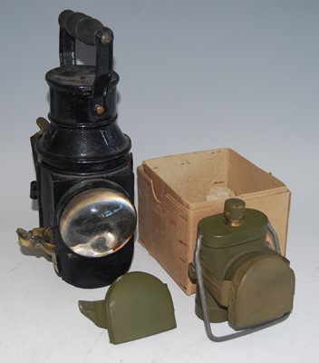 Lot 48 - A WW II Lamps Electric No.1 signal lamp