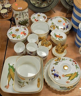 Lot 148 - A collection of assorted Royal Worcester...