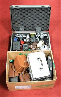 Lot 176 - A large collection of assorted cameras and...