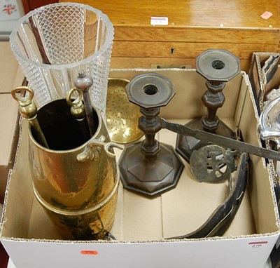 Lot 270 - A box of miscellaneous items, to include pair...