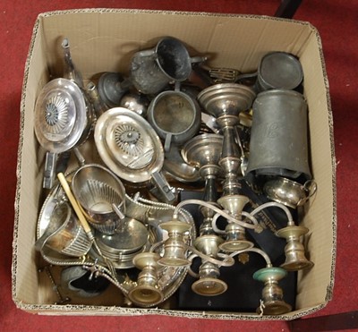 Lot 275 - A box of miscellaneous metalware, to include a...