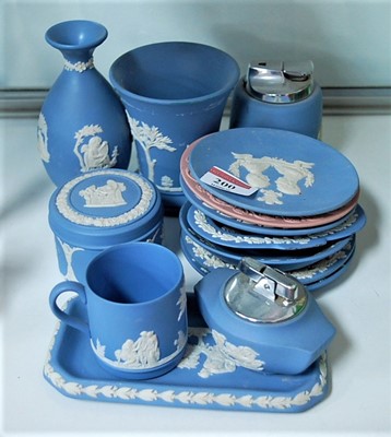 Lot 200 - A small collection of Wedgwood jasperware...