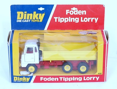 Lot 1917 - A Dinky Toys No. 432 Foden tipping lorry...