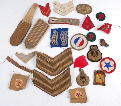 Lot 63 - A large collection of cloth insignia