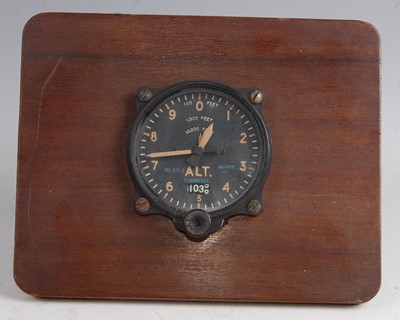 Lot 65 - A WW II Air Ministry altimeter