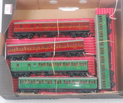 Lot 566 - Five Hornby Dublo Super Detail suburban...