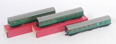 Lot 567 - Three SR green Hornby Dublo Super Detail...