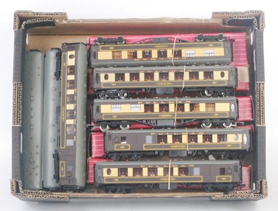 Lot 569 - Nine Hornby Dublo Pullman coaches 4035/6/7 3x...