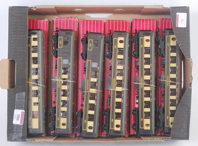 Lot 586 - Six Hornby Dublo Pullman coaches 4035/6/7: 3x...