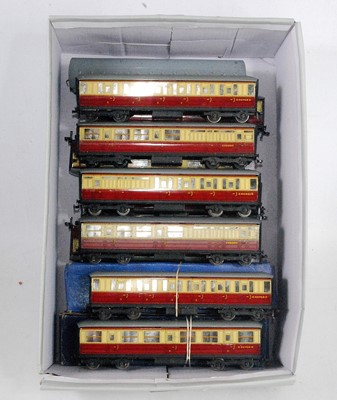 Lot 598 - 11 Hornby Dublo tinplate D11 coaches maroon...