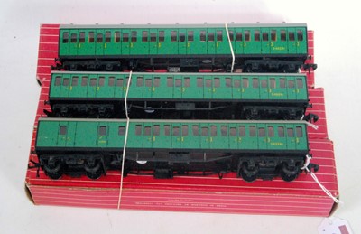 Lot 639 - Three Hornby Dublo Super Detail Southern...