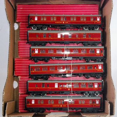 Lot 660 - Six Hornby Dublo Super Detail maroon coaches,...